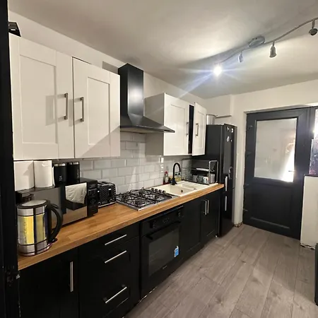 Cozy Double Near Train Station Birmingham